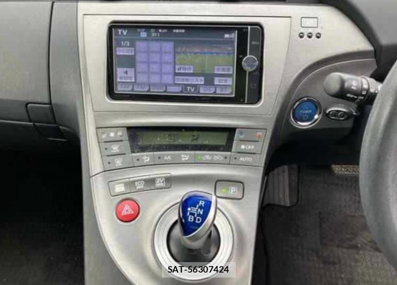 Toyota PRIUS 2014-03 8112074-6