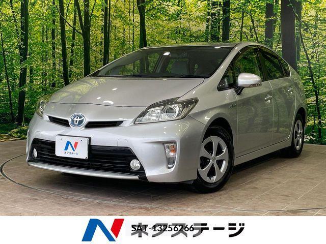 Toyota PRIUS 2014-06 8131945-0