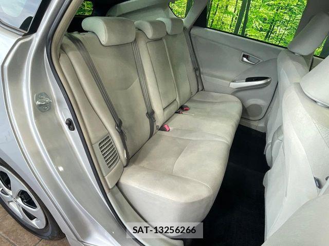 Toyota PRIUS 2014-06 8131945-9