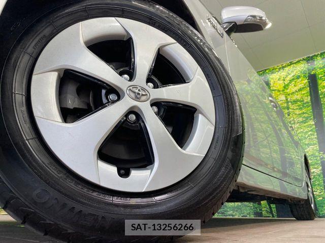 Toyota PRIUS 2014-06 8131945-12