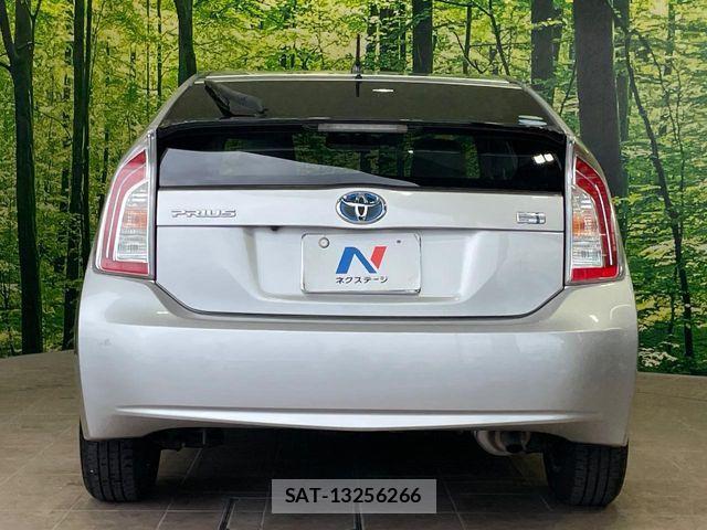 Toyota PRIUS 2014-06 8131945-14