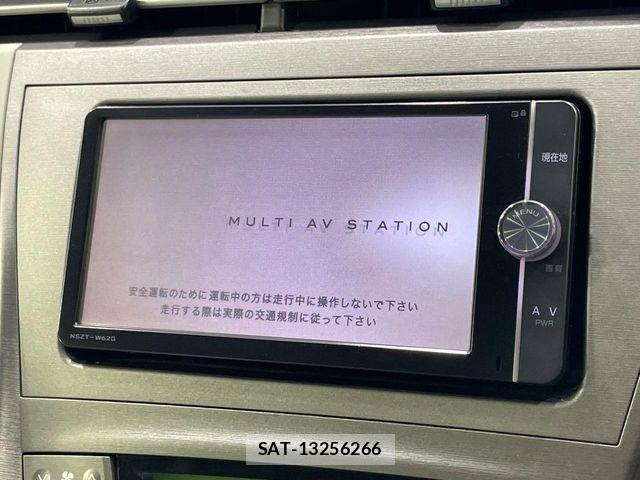 Toyota PRIUS 2014-06 8131945-2