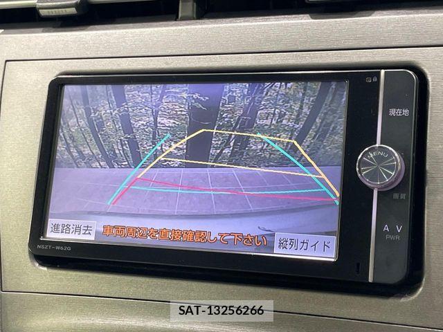 Toyota PRIUS 2014-06 8131945-3