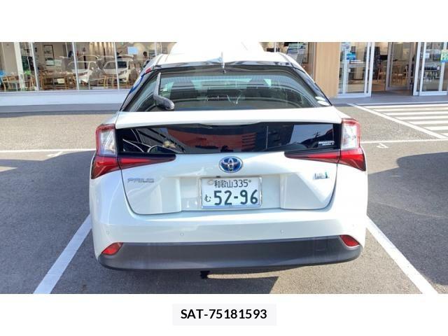 Toyota PRIUS 2018-12 8131937-1