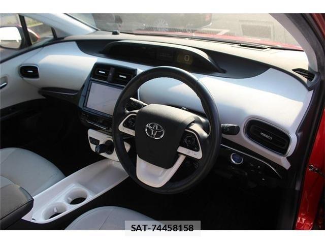 Toyota PRIUS 2016-06 8131936-12