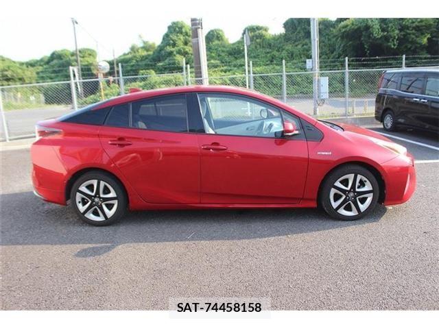 Toyota PRIUS 2016-06 8131936-7