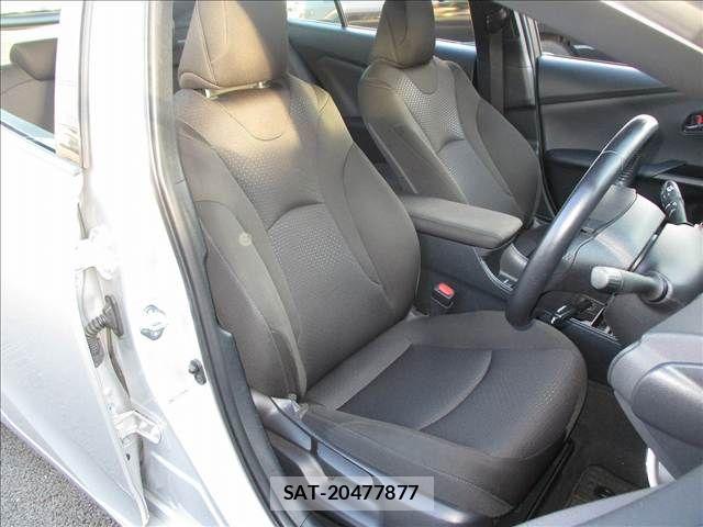 Toyota PRIUS 2019-03 8131935-10