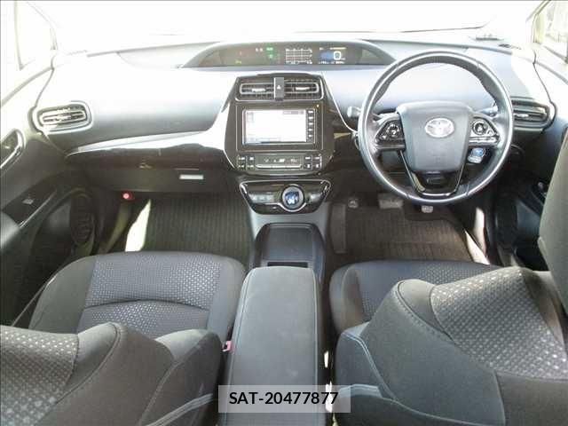 Toyota PRIUS 2019-03 8131935-12
