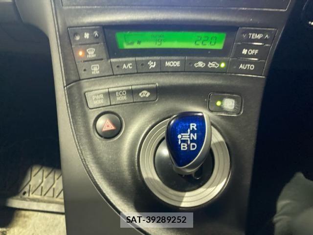 Toyota PRIUS 2009-11 8131964-16