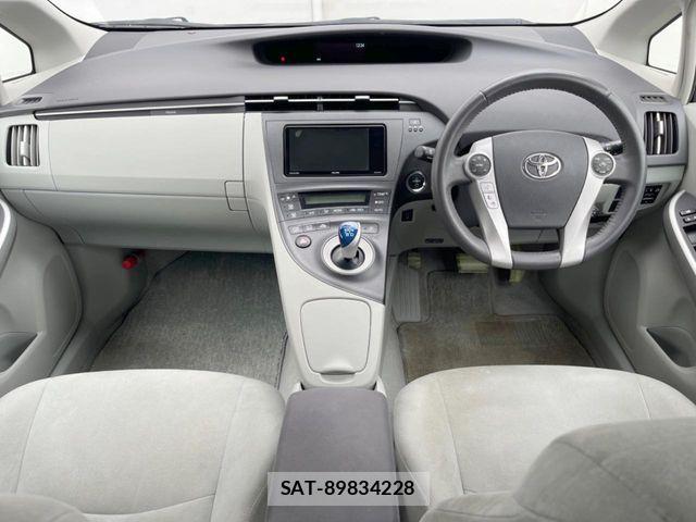 Toyota PRIUS 2009-06 8131947-1