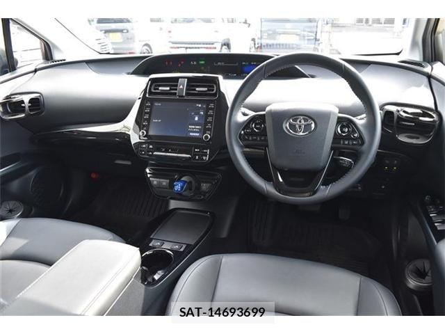 Toyota PRIUS 2022-04 8131927-1