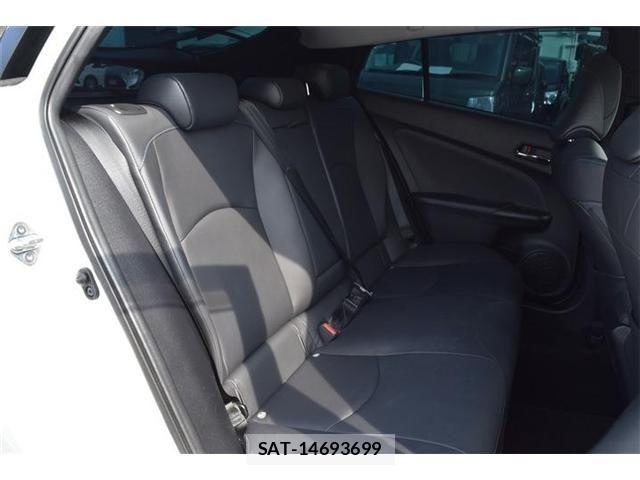 Toyota PRIUS 2022-04 8131927-28