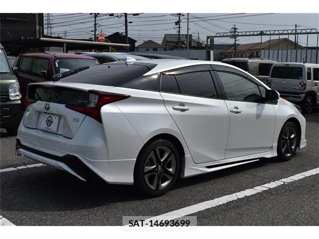 Toyota PRIUS 2022-04 8131927-3