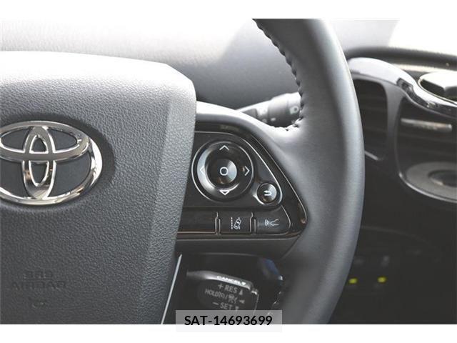 Toyota PRIUS 2022-04 8131927-7