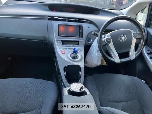 Toyota PRIUS 2012-07 8131951-13