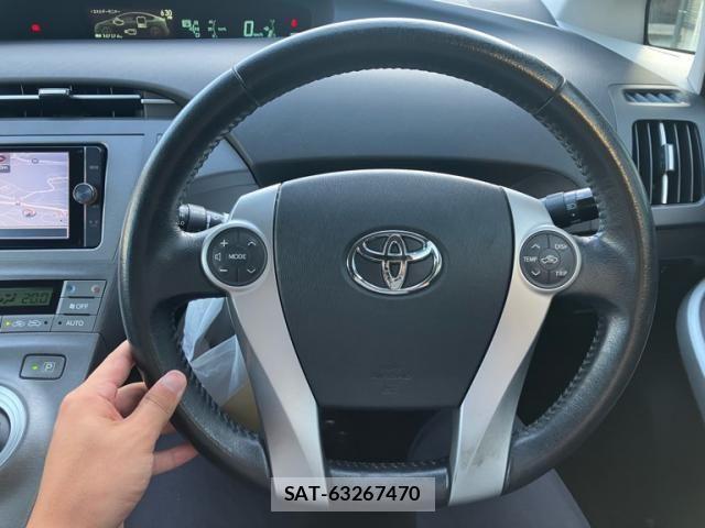 Toyota PRIUS 2012-07 8131951-14