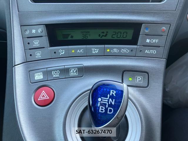 Toyota PRIUS 2012-07 8131951-21