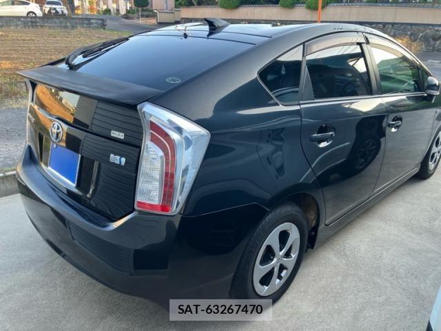 Toyota PRIUS 2012-07 8131951-3