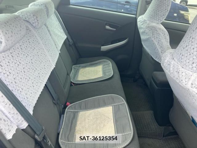 Toyota PRIUS 2010-05 8131957-9
