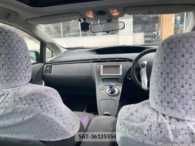 Toyota PRIUS 2010-05 8131957-10
