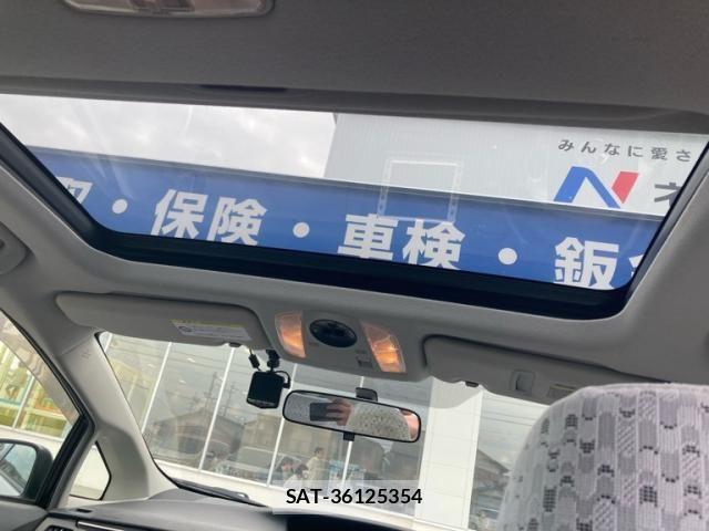 Toyota PRIUS 2010-05 8131957-11