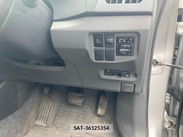 Toyota PRIUS 2010-05 8131957-14