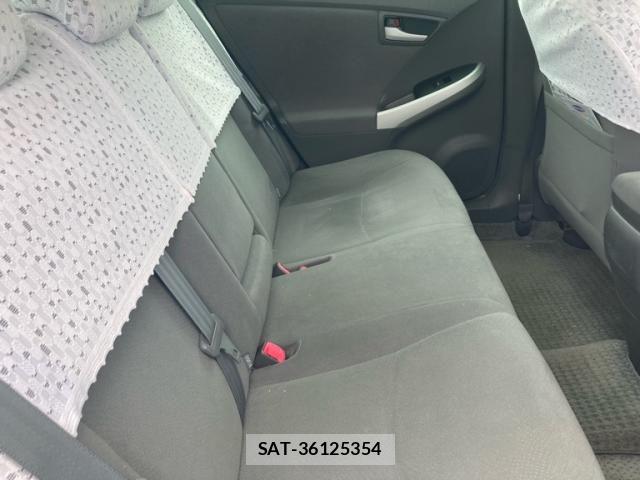 Toyota PRIUS 2010-05 8131957-18
