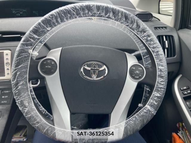 Toyota PRIUS 2010-05 8131957-19