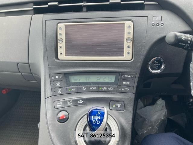 Toyota PRIUS 2010-05 8131957-23