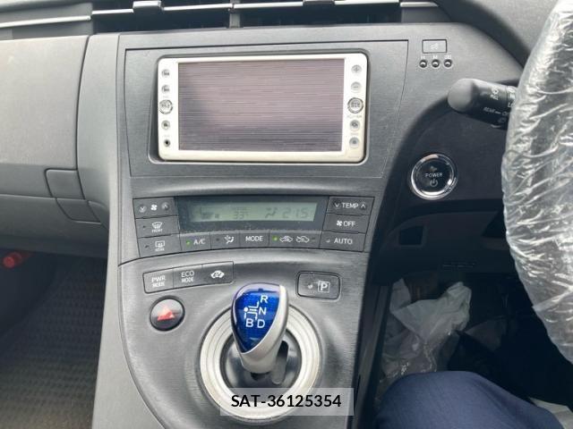 Toyota PRIUS 2010-05 8131957-24