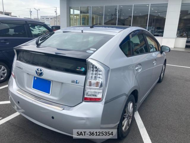 Toyota PRIUS 2010-05 8131957-2