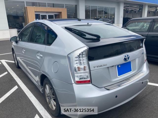 Toyota PRIUS 2010-05 8131957-3