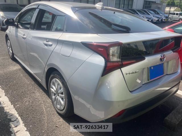 Toyota PRIUS 2019-08 8131943-3