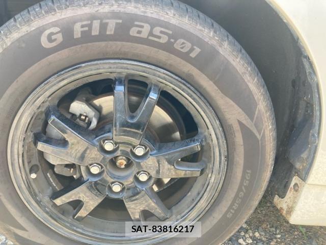 Toyota PRIUS 2012-06 8131962-13