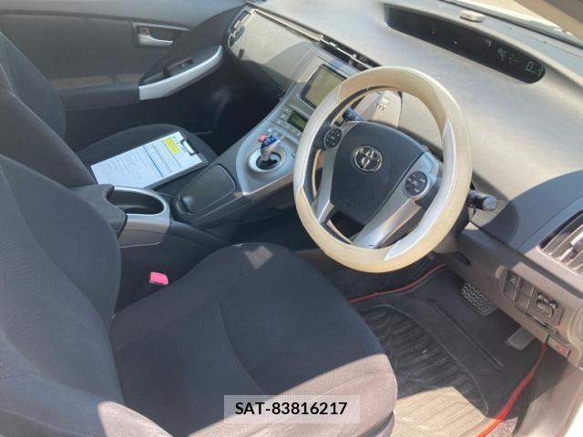 Toyota PRIUS 2012-06 8131962-17