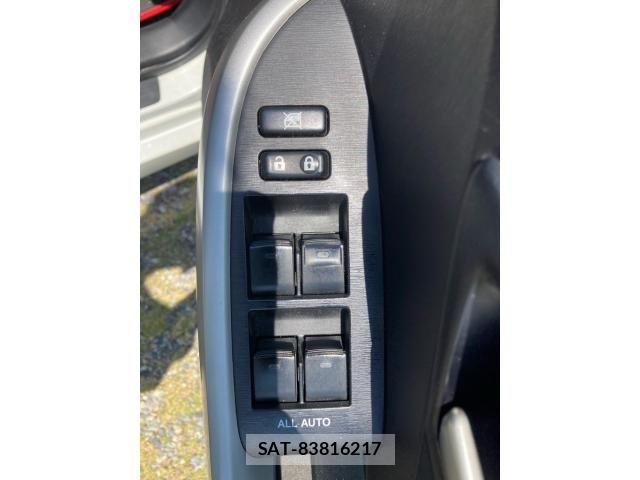 Toyota PRIUS 2012-06 8131962-18