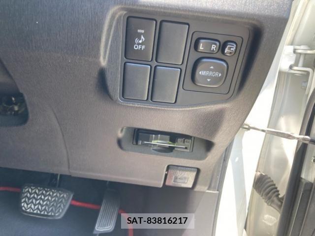 Toyota PRIUS 2012-06 8131962-19