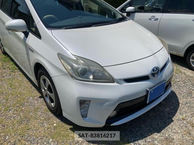 Toyota PRIUS 2012-06 8131962-2