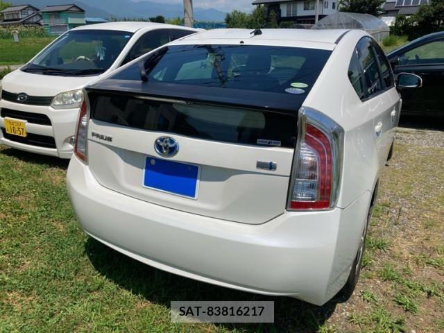 Toyota PRIUS 2012-06 8131962-5