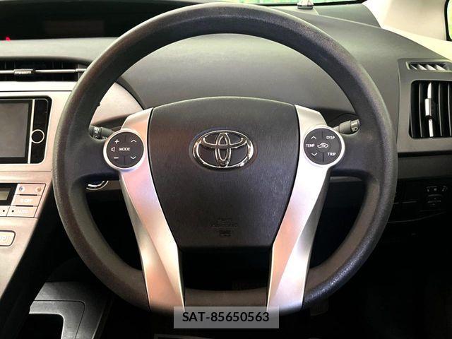 Toyota PRIUS 2013-07 8131946-9