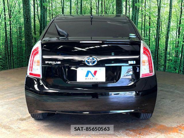 Toyota PRIUS 2013-07 8131946-13
