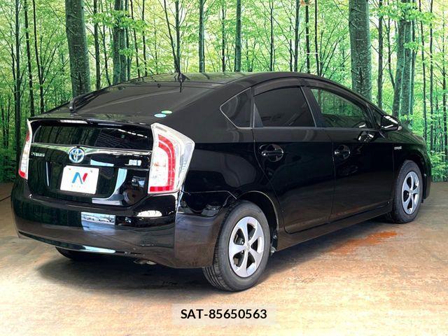 Toyota PRIUS 2013-07 8131946-15