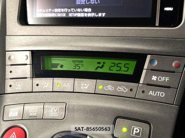Toyota PRIUS 2013-07 8131946-4
