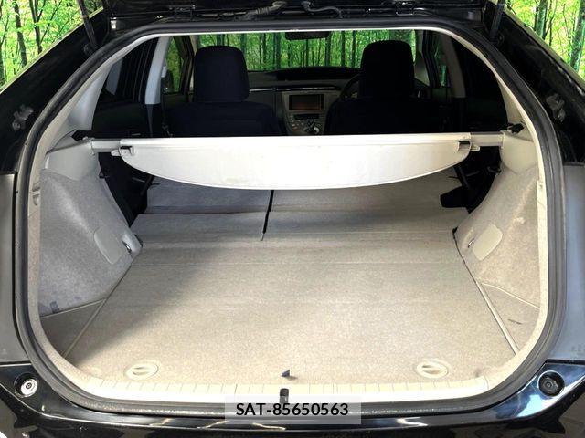 Toyota PRIUS 2013-07 8131946-8