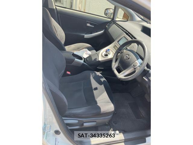 Toyota PRIUS 2014-04 8131955-9