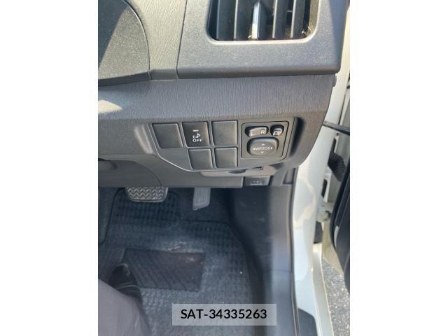 Toyota PRIUS 2014-04 8131955-10