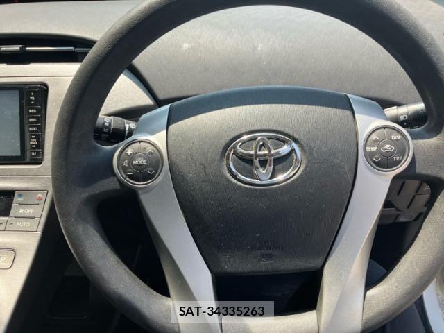 Toyota PRIUS 2014-04 8131955-11