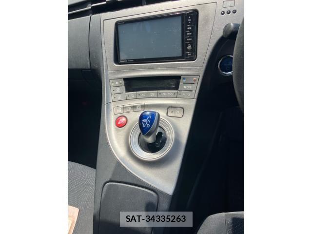 Toyota PRIUS 2014-04 8131955-12
