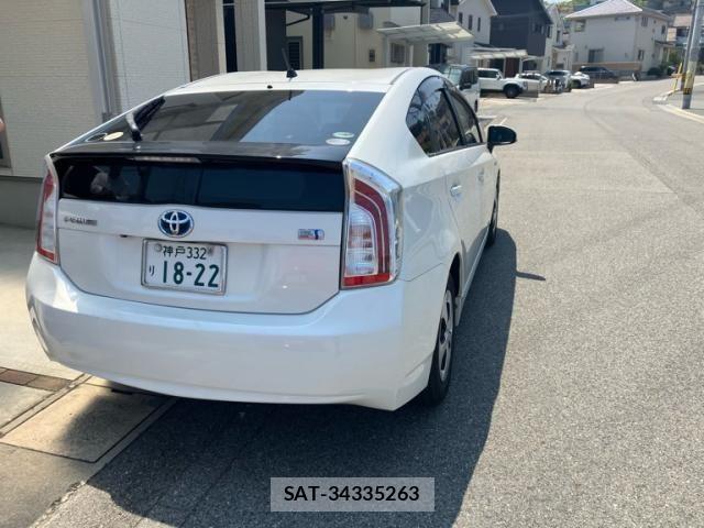 Toyota PRIUS 2014-04 8131955-2