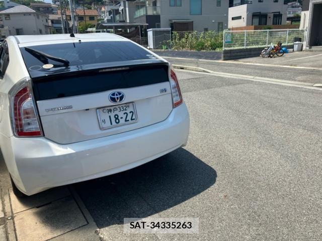 Toyota PRIUS 2014-04 8131955-3